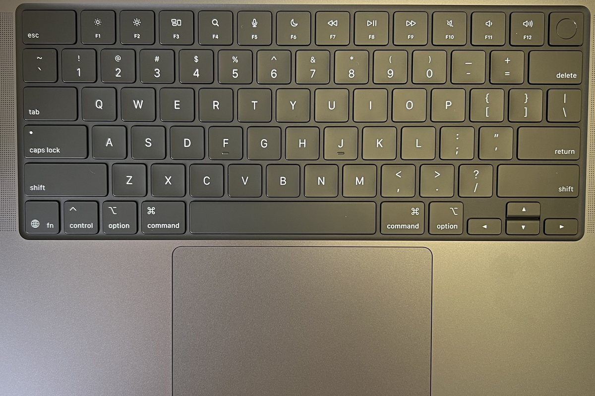 Клавіатура MacBook Pro 14 до гравіювання: лише заводська англійська розкладка QWERTY